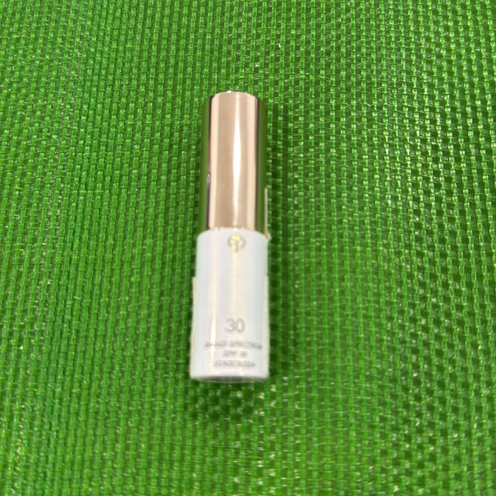 Cle de peau UV PROTECTIVE LIP TREATMENT. 30 SPF. Brand new unopened